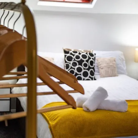 Séjour chez l'habitant Shm Hs2 Workers Great For Long Term & Short Stays, 15 Min Drive To Centre & Airport 2 Min Walk To Shops And Train Station *